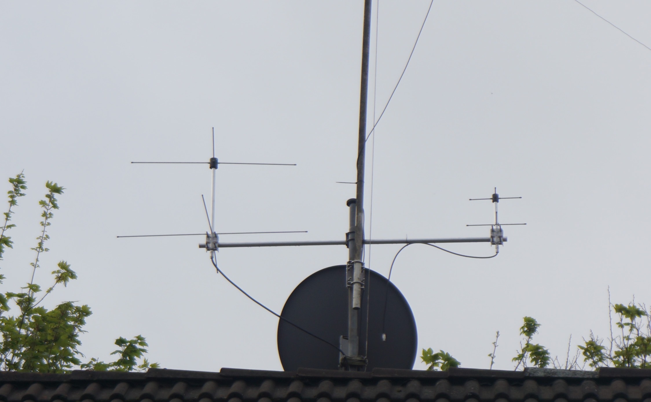 VHF/UHF antennas on th roof